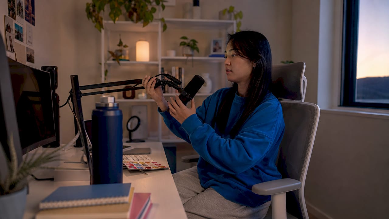 How Does Live Streaming Work: Creator’s 2026 Guide