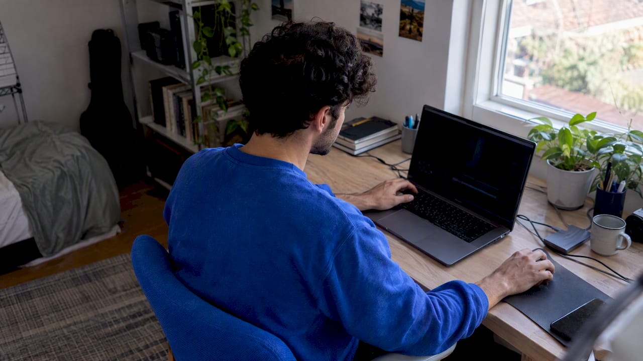 Content Marketing vs. Social Media: One Asset, One Week for Creators