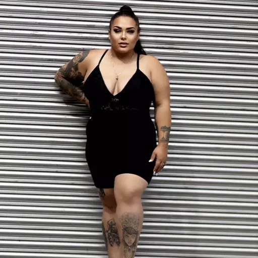 Curvyinkedgirl