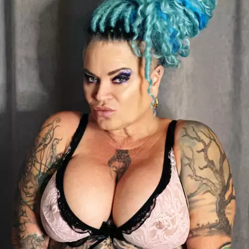 Domina Dark