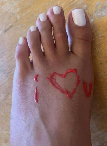 🍒👣👅👠